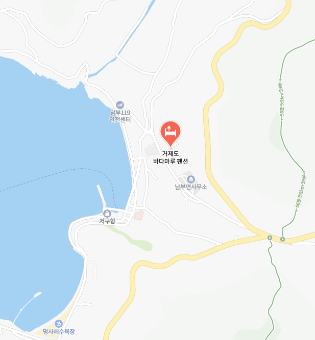 거제도 바다마루펜션과 저구항, 남부면사무소 주변 위치를 보여주는 지도